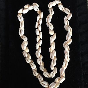 Vintage Shell Style Bead Necklace.